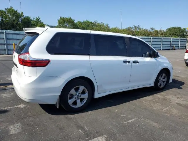 2019 TOYOTA SIENNA   