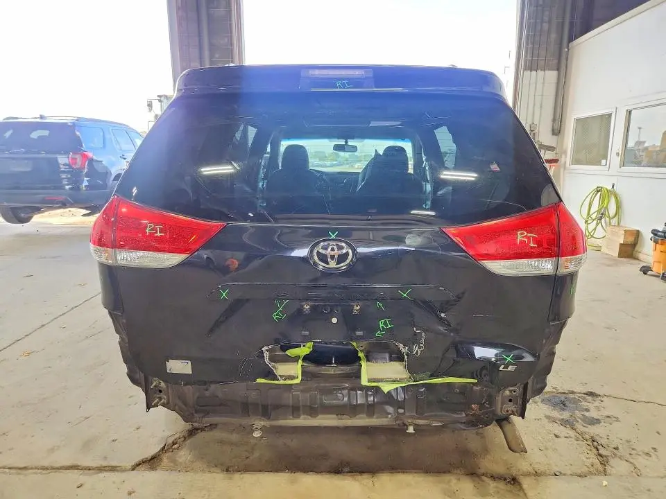 2013 TOYOTA SIENNA LE  