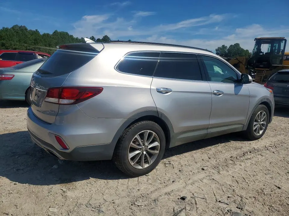 2018 HYUNDAI SANTA FE SE  