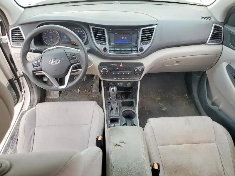 2017 HYUNDAI TUCSON SE  