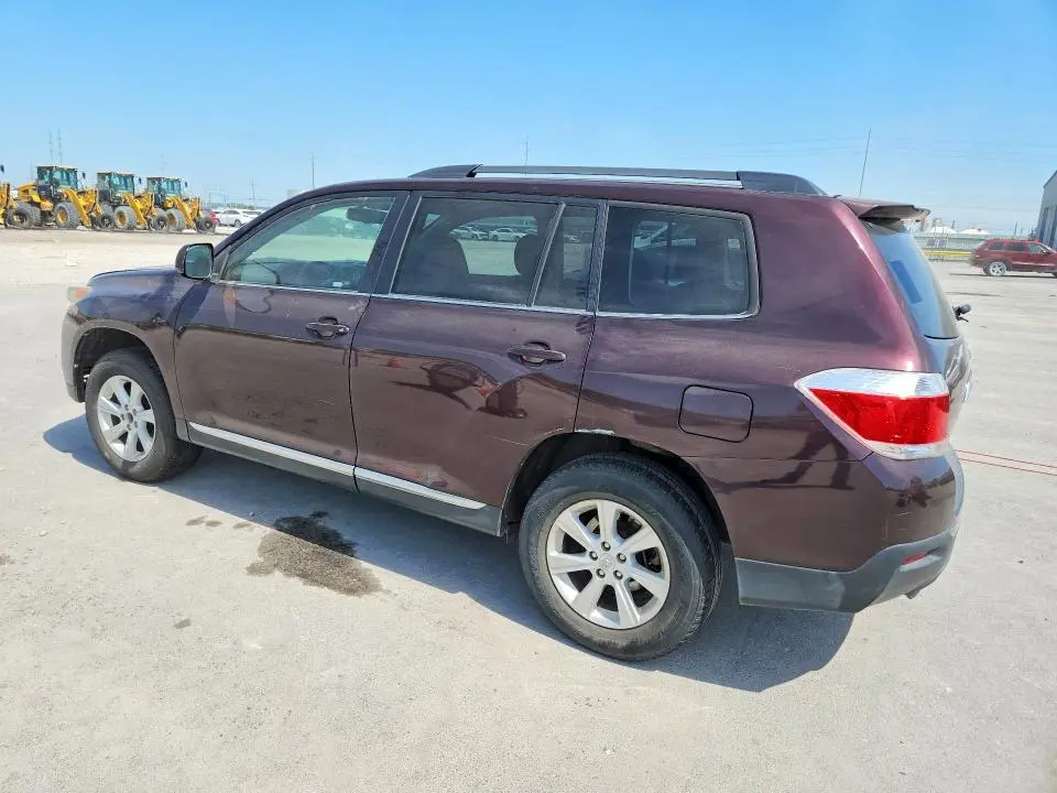 2011 TOYOTA HIGHLANDER SE  