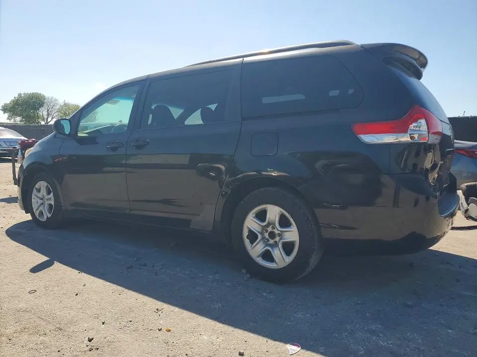 2011 TOYOTA SIENNA LE 8-PASSENGER  