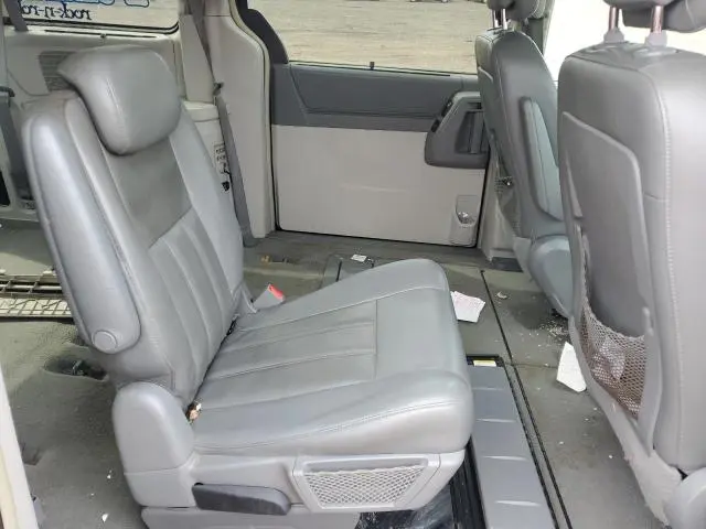 2010 CHRYSLER TOWN & COUNTRY TOURING  