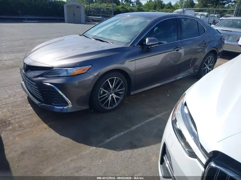 2022 TOYOTA CAMRY XLE