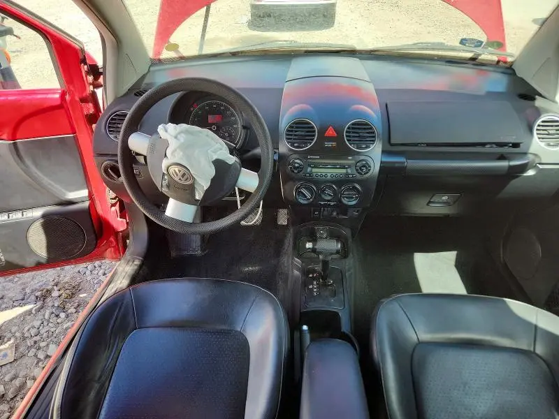 2010 VOLKSWAGEN NEW BEETLE   