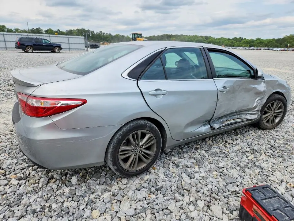 2015 TOYOTA CAMRY SE  