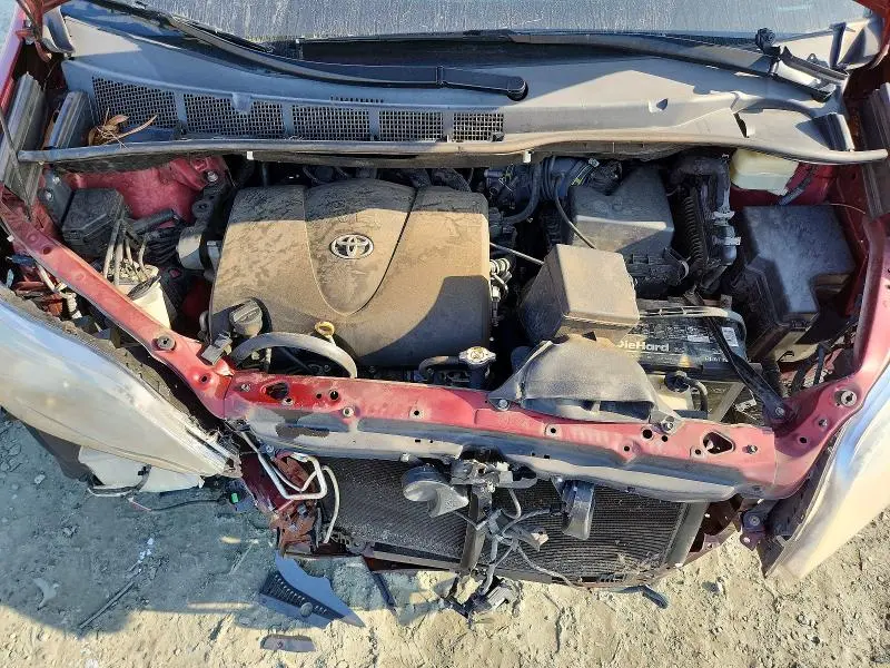 2018 TOYOTA SIENNA XLE 8-PASSENGER  