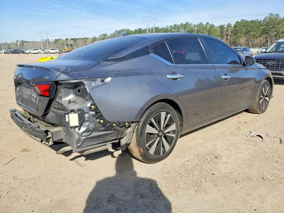 2022 NISSAN ALTIMA SV  