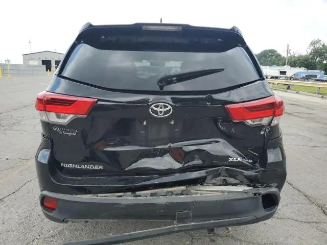 2019 TOYOTA HIGHLANDER SE  