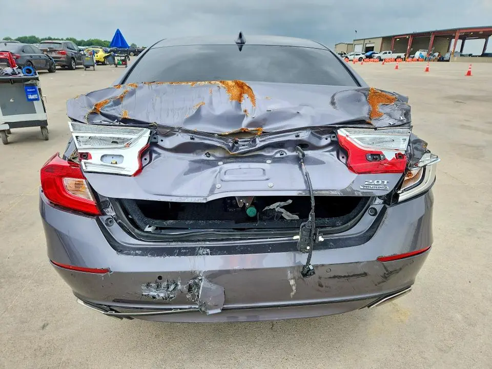 2018 HONDA ACCORD TOURING  