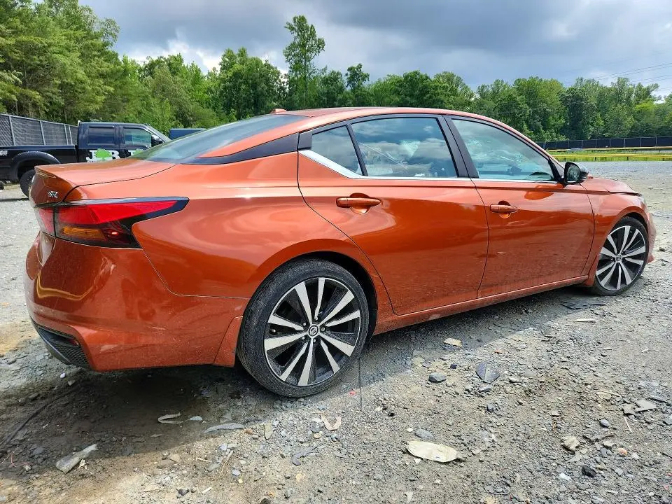 2019 NISSAN ALTIMA SR  
