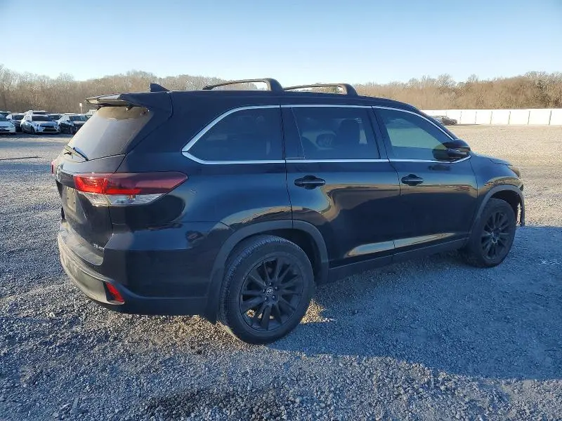 2019 TOYOTA HIGHLANDER SE  