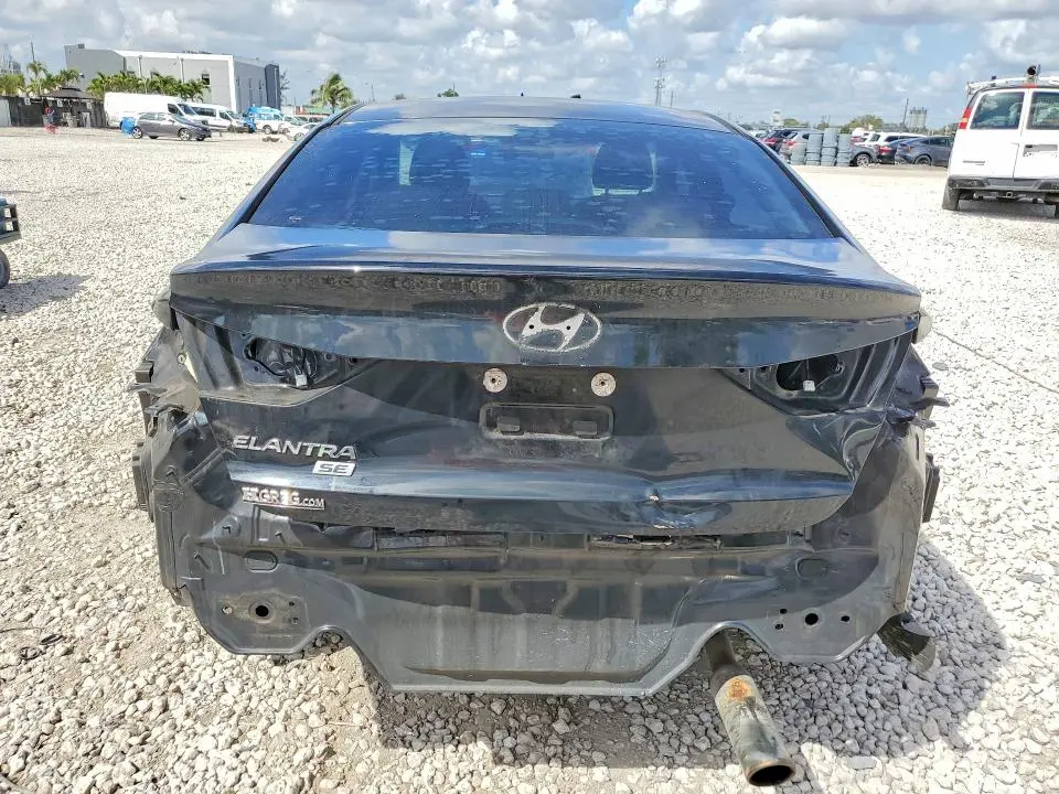 2018 HYUNDAI ELANTRA SE  