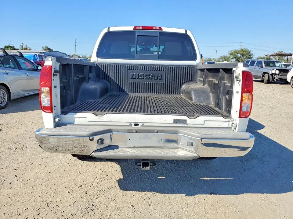 2016 NISSAN FRONTIER SV  