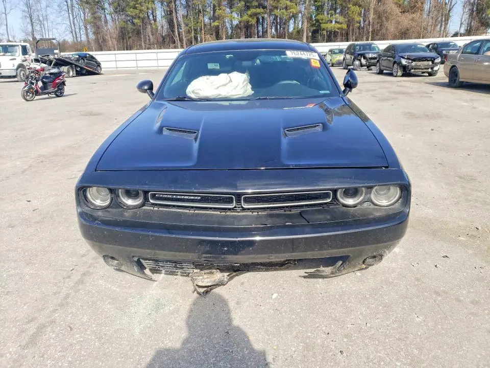 2015 DODGE CHALLENGER SXT  