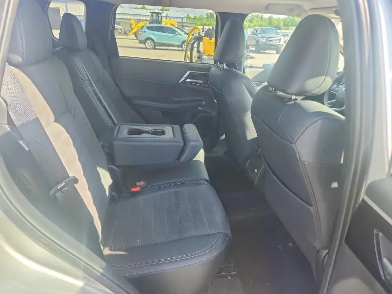 2024 MITSUBISHI OUTLANDER SE  