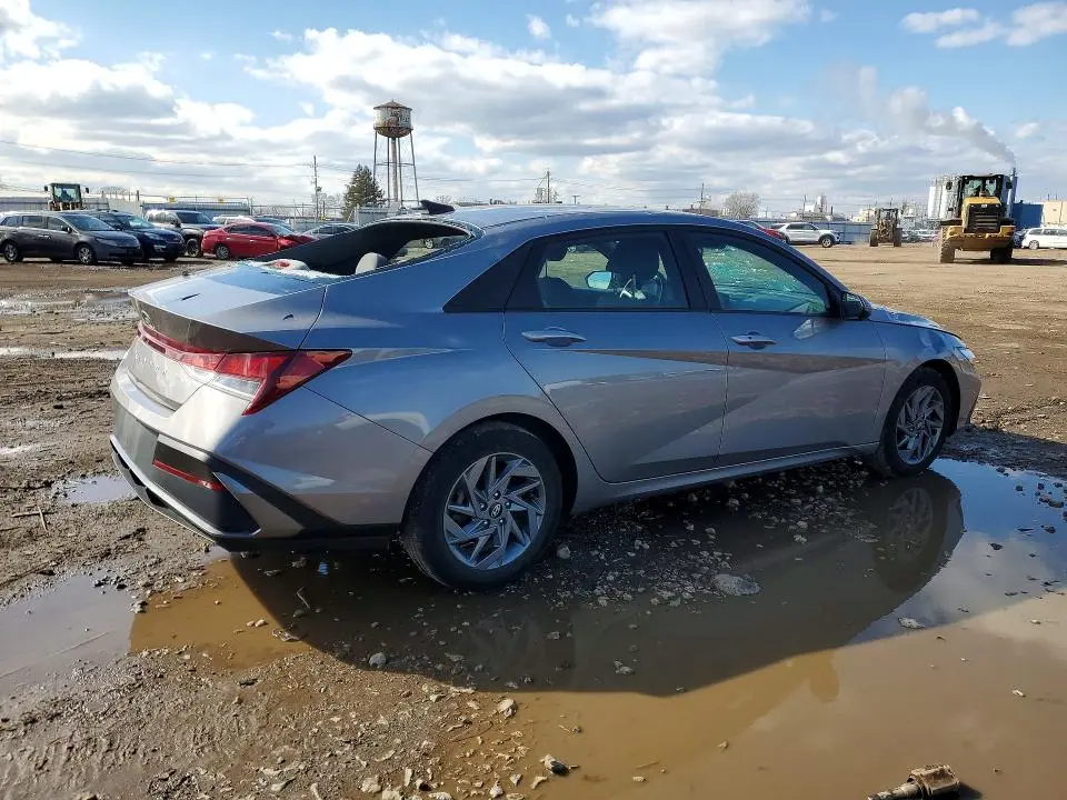 2024 HYUNDAI ELANTRA SEL  