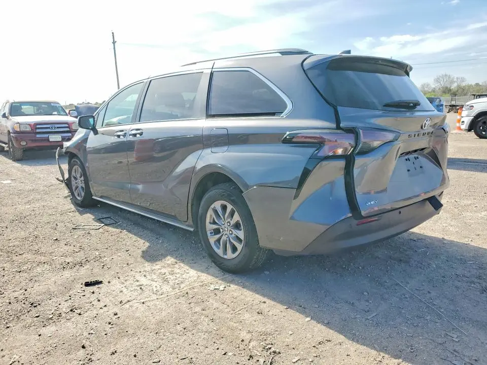 2025 TOYOTA SIENNA XLE 8-PASSENGER  
