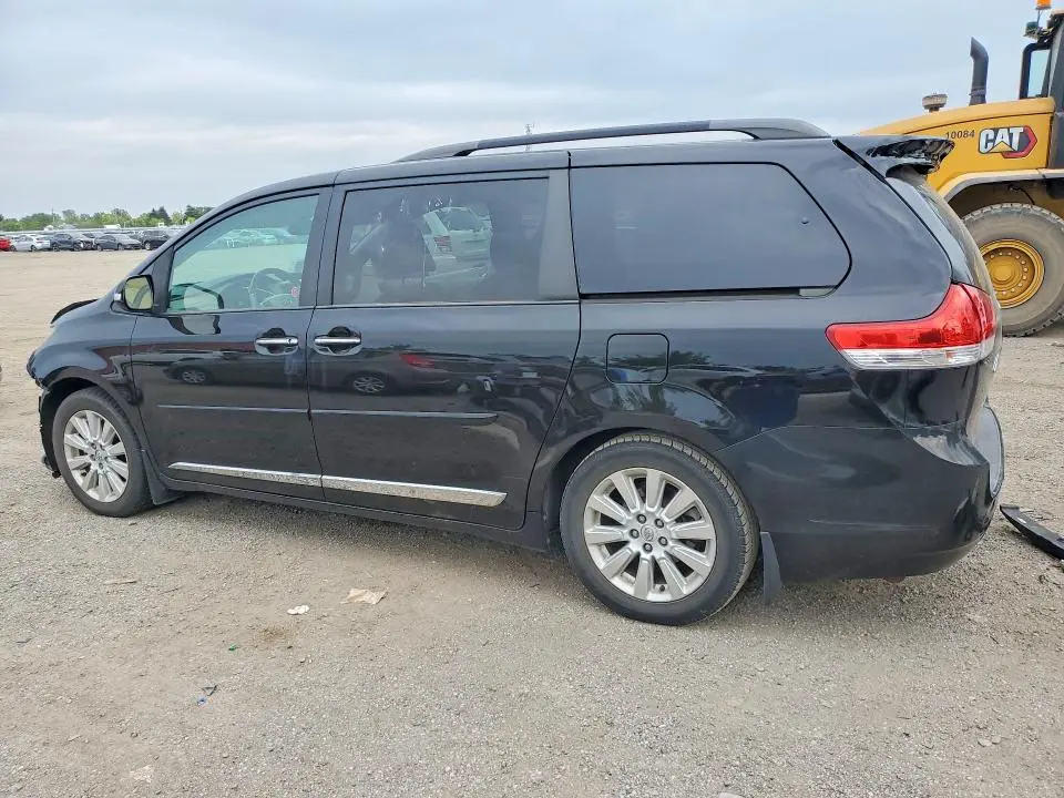 2013 TOYOTA SIENNA XLE 8-PASSENGER  