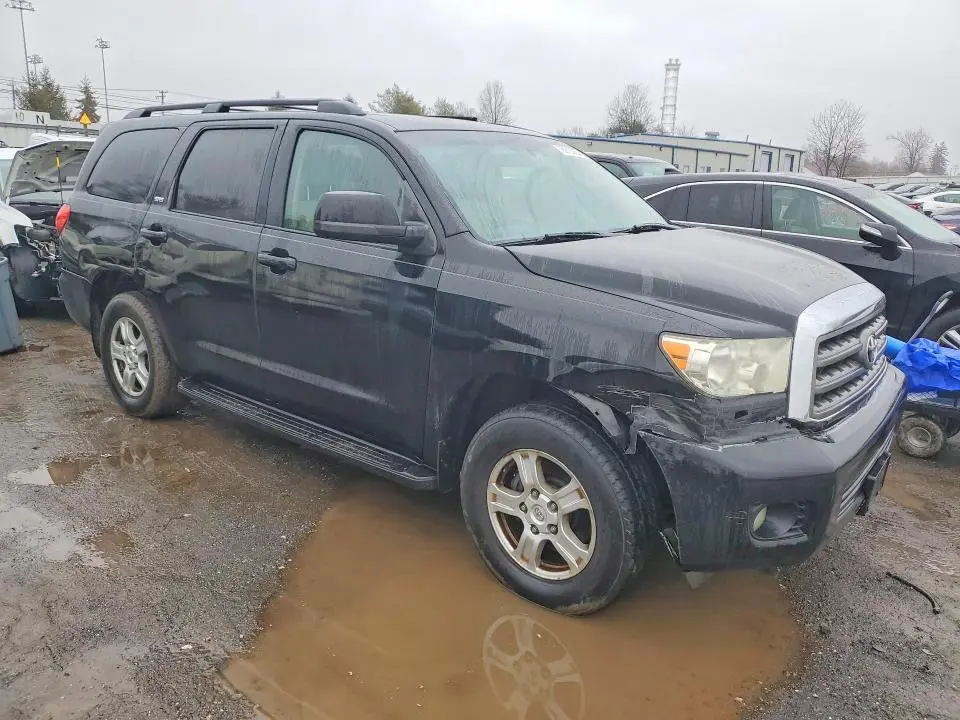 2011 TOYOTA SEQUOIA SR5  