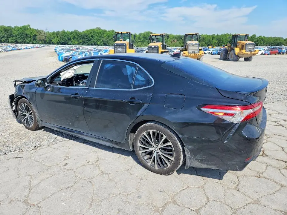 2019 TOYOTA CAMRY SE  