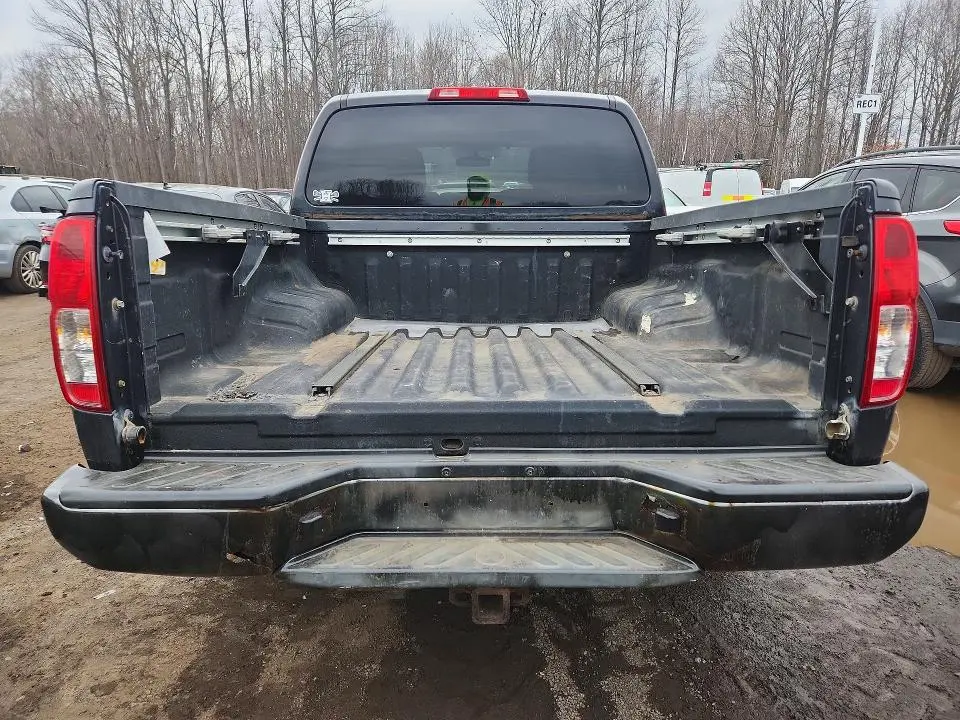 2010 NISSAN FRONTIER SE V6  