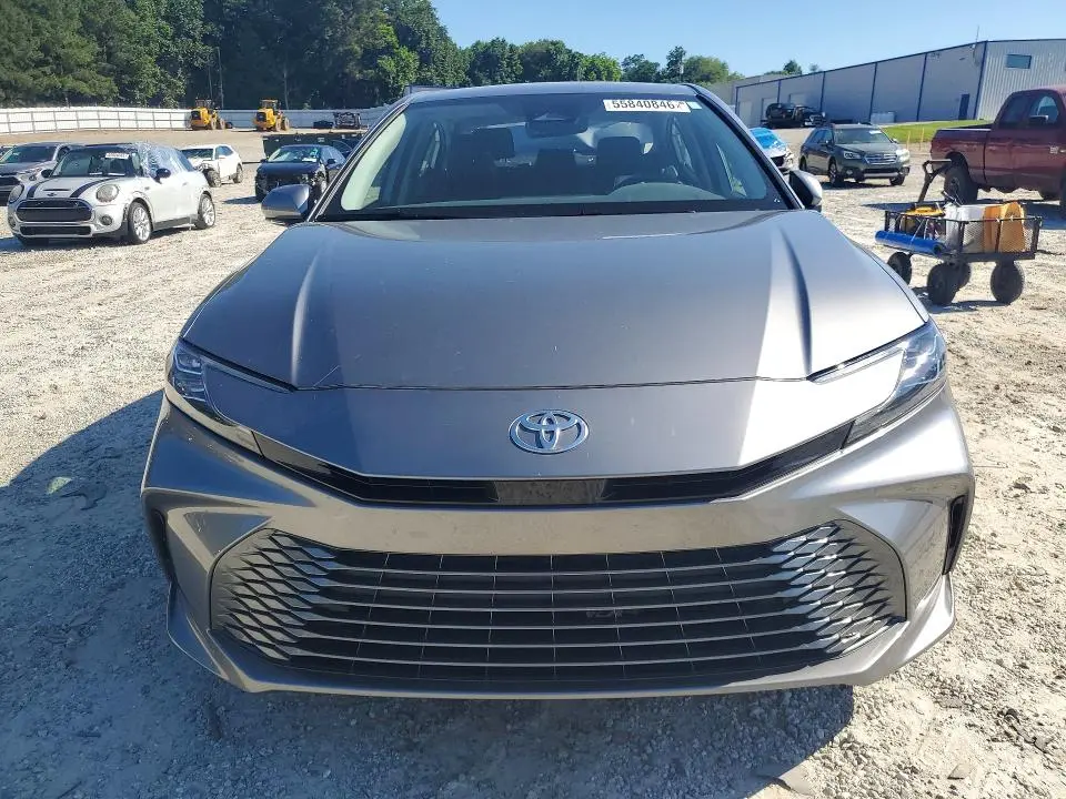 2025 TOYOTA CAMRY XLE  