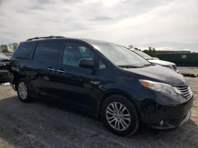 2016 TOYOTA SIENNA XLE  