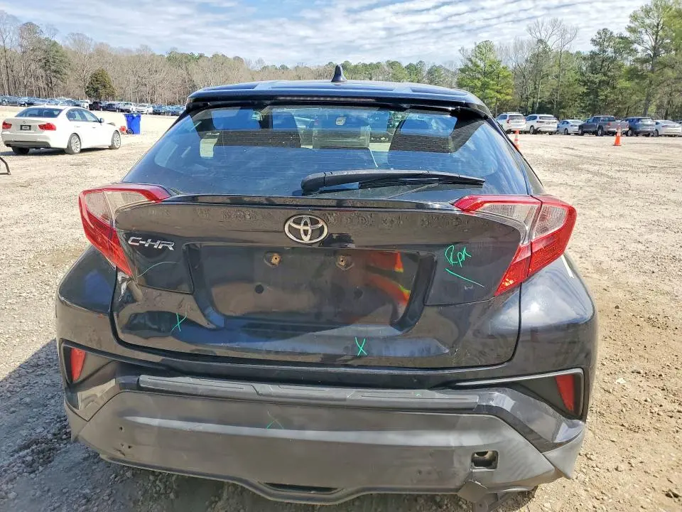 2021 TOYOTA C-HR LE  
