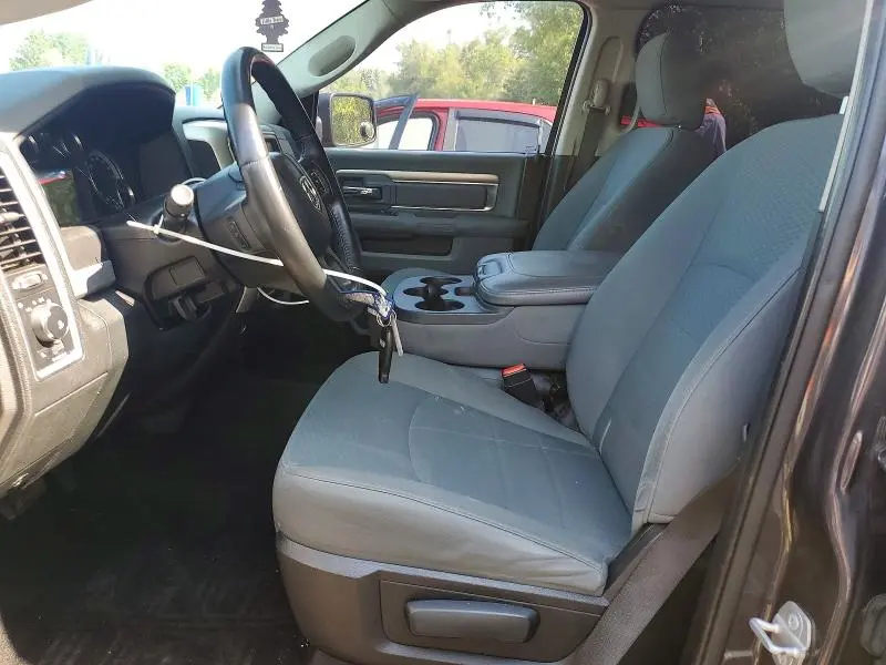 2016 RAM 1500 SLT  
