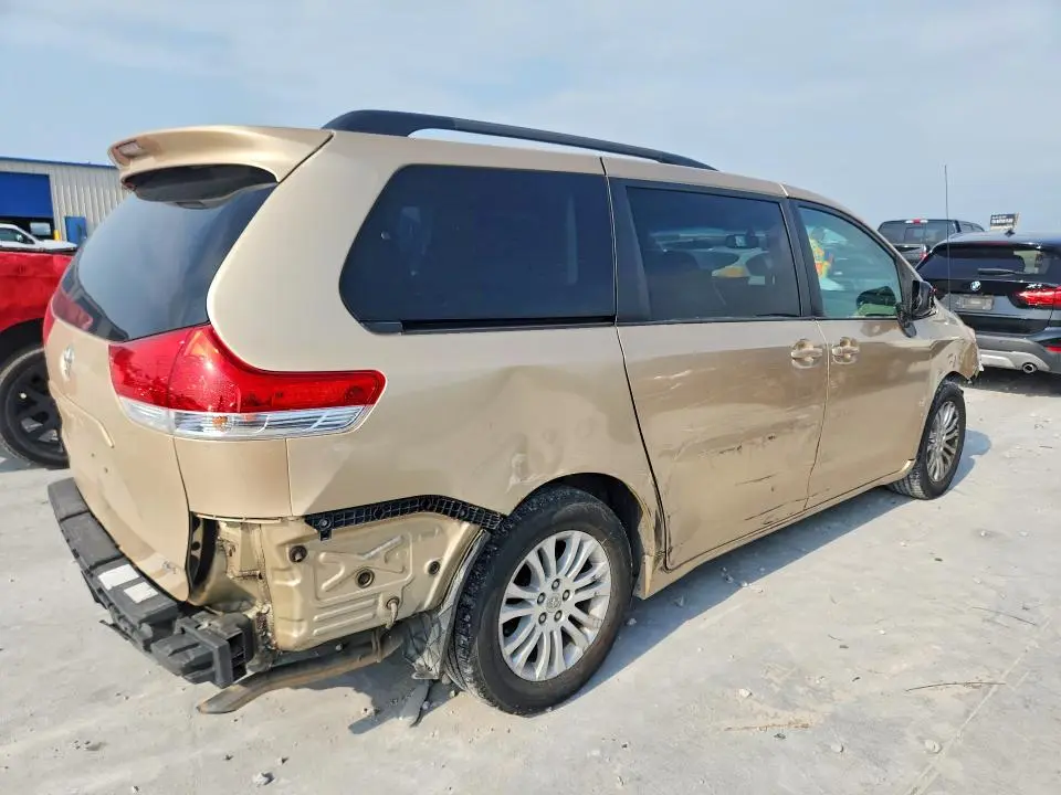 2012 TOYOTA SIENNA XLE 8-PASSENGER  