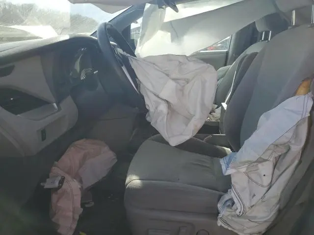 2019 TOYOTA SIENNA LE