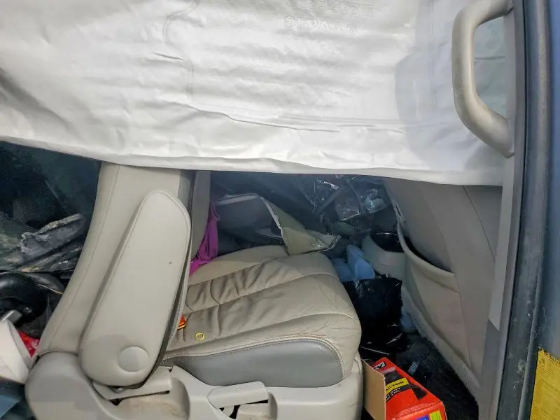 2011 TOYOTA SIENNA LIMITED 7-PASSENGER  