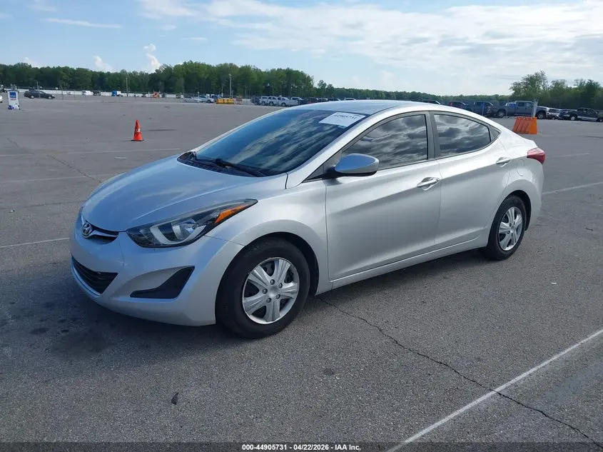 2016 HYUNDAI ELANTRA SE