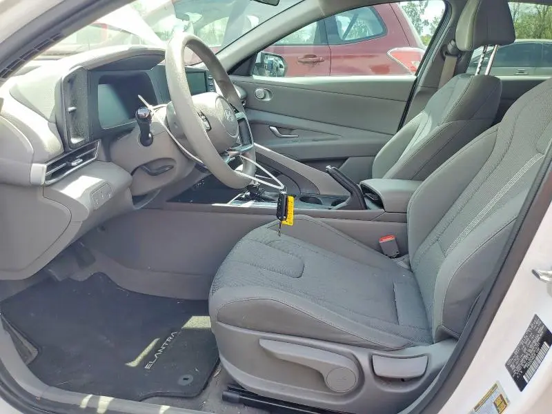 2024 HYUNDAI ELANTRA SE  