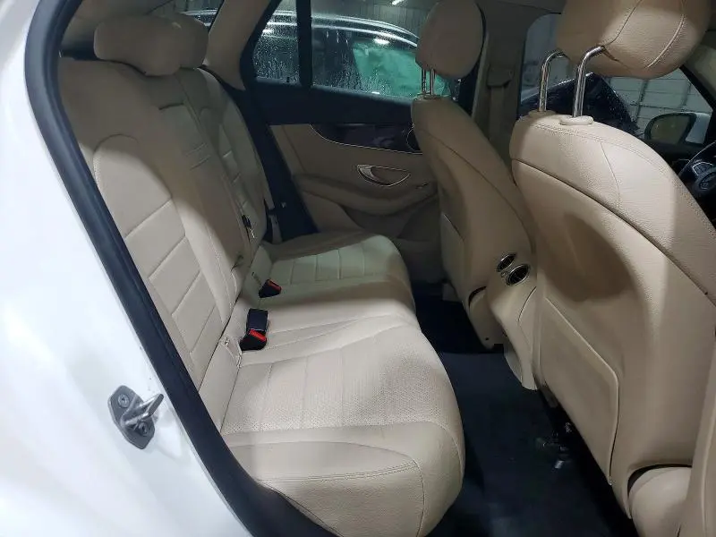2016 MERCEDES-BENZ GLC 300  