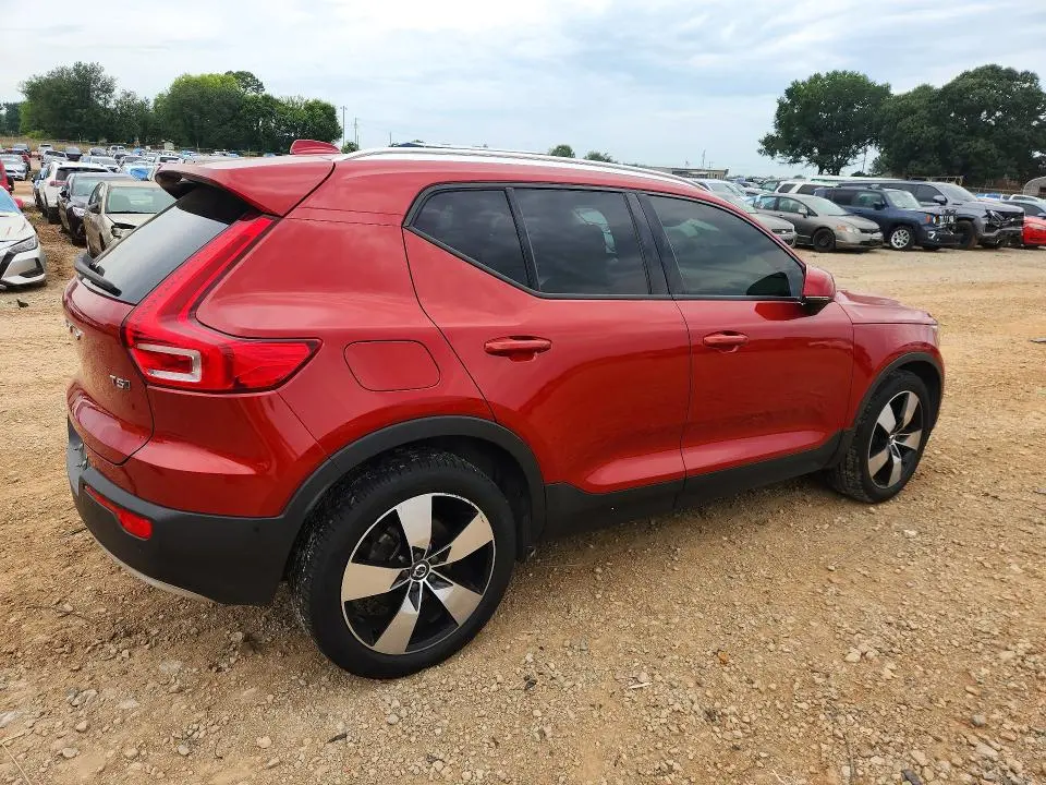 2019 VOLVO XC40 T5 MOMENTUM  