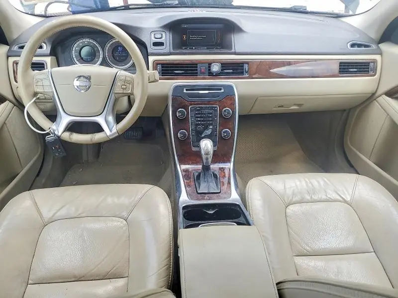 2013 VOLVO XC70 3.2  