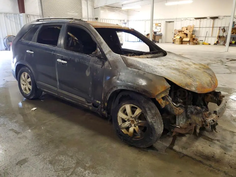 2013 KIA SORENTO LX  