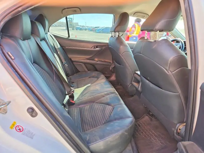 2019 TOYOTA CAMRY SE  