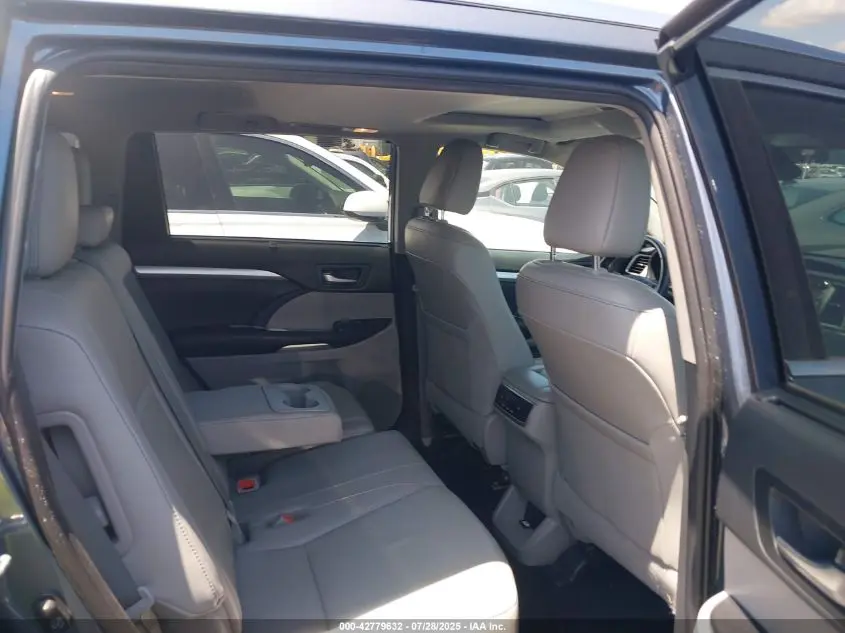2019 TOYOTA HIGHLANDER XLE