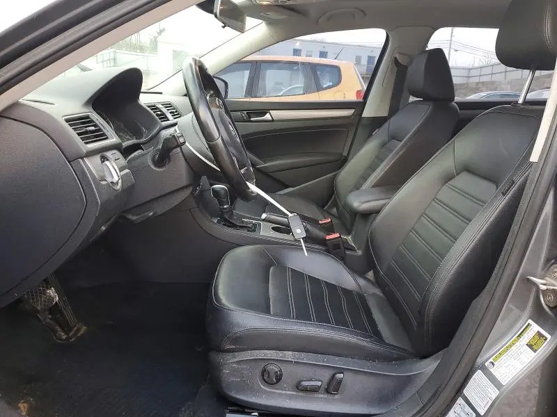 2015 VOLKSWAGEN PASSAT SE  