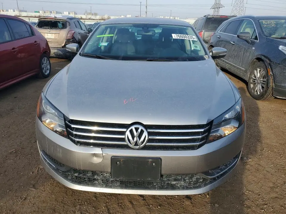 2013 VOLKSWAGEN PASSAT SE  