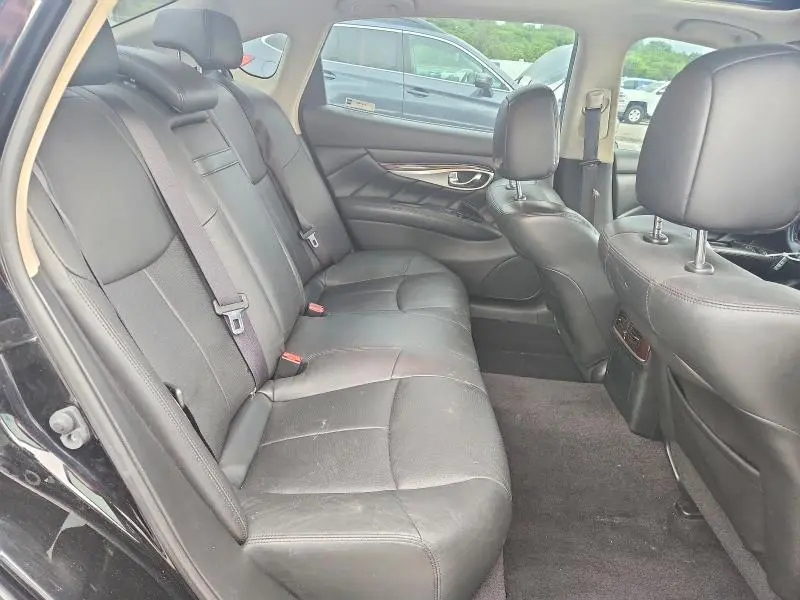 2016 INFINITI Q70L 3.7  