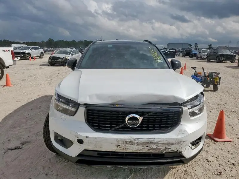 2020 VOLVO XC40 T5 R-DESIGN  