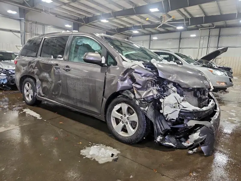 2016 TOYOTA SIENNA LE  