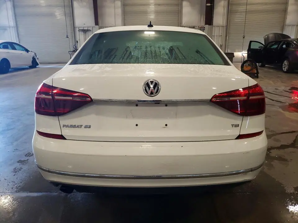 2017 VOLKSWAGEN PASSAT SE  