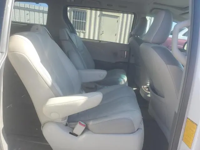 2012 TOYOTA SIENNA XLE