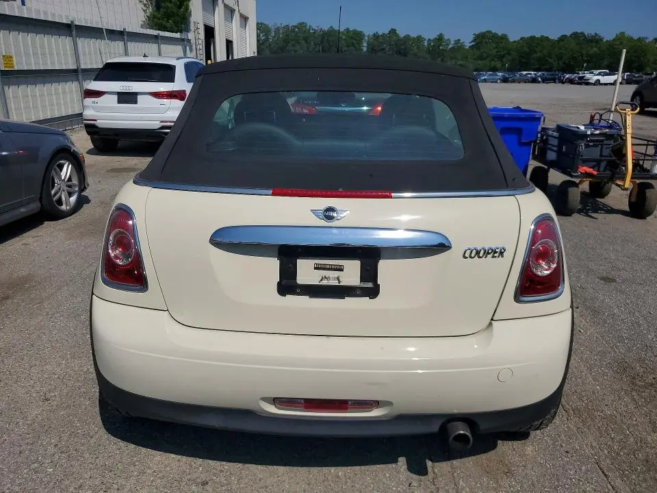 2015 MINI COOPER   