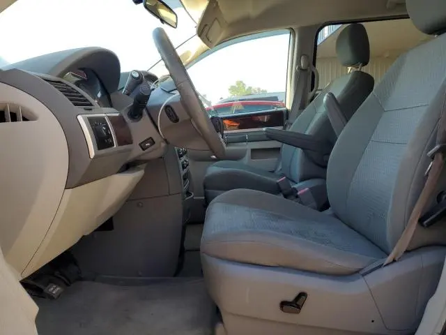 2010 CHRYSLER TOWN & COUNTRY TOURING  